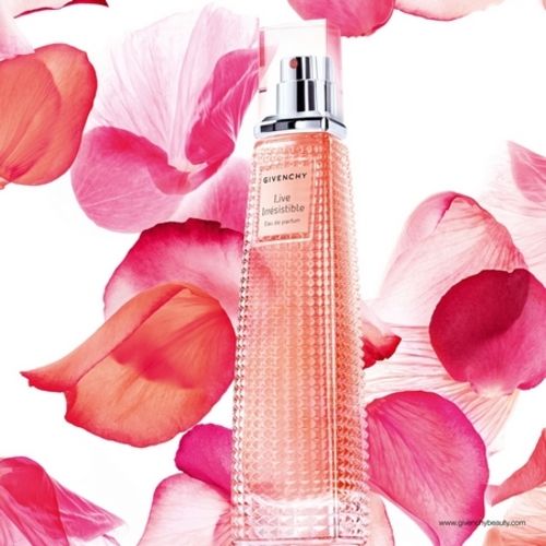 Live Irrésistible A burst of fragrant laughter signed Givenchy